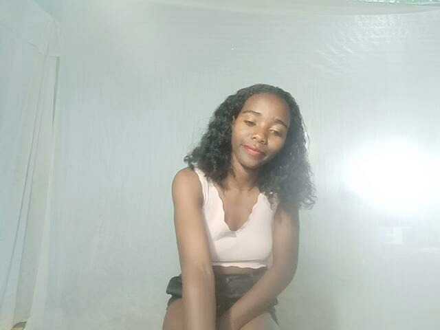LandiQueen12 live cam on BongaCams