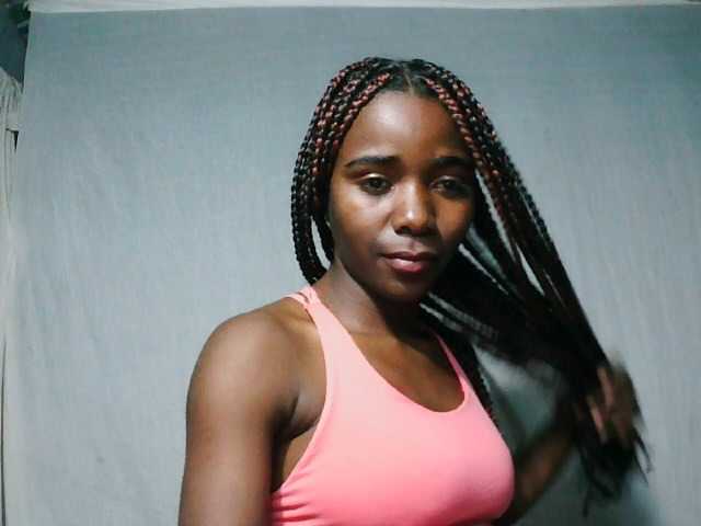 LandiQueen12 live cam on BongaCams