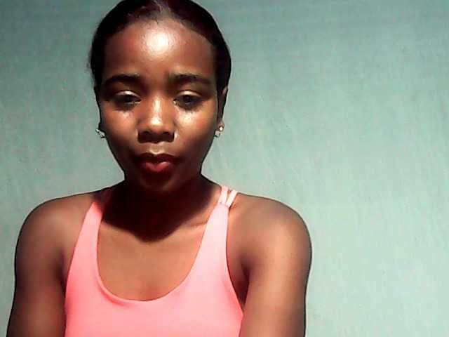LandiQueen12 live cam on BongaCams
