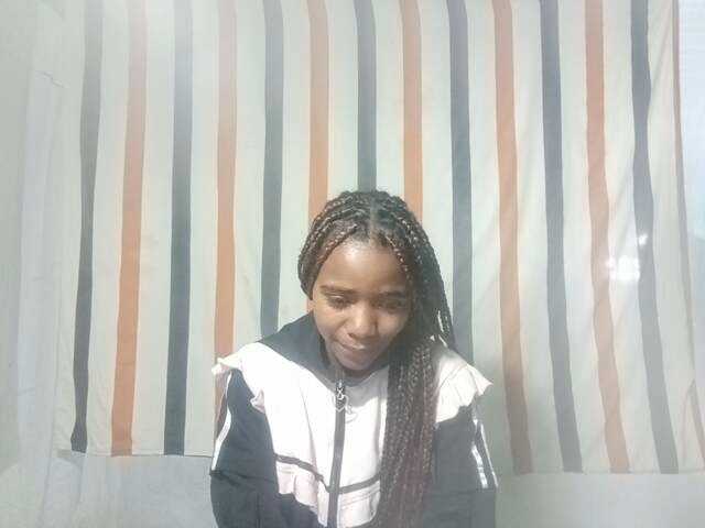 LandiQueen12 live cam on BongaCams