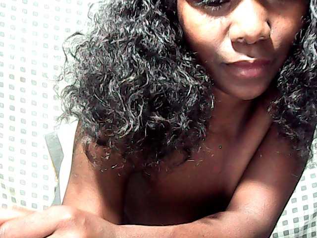 LandiQueen12 live cam on BongaCams