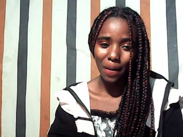 LandiQueen12 live cam on BongaCams