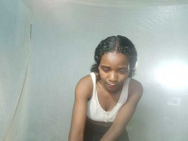 LandiQueen12 live cam on BongaCams