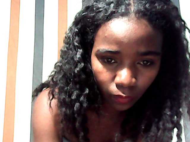 LandiQueen12 live cam on BongaCams