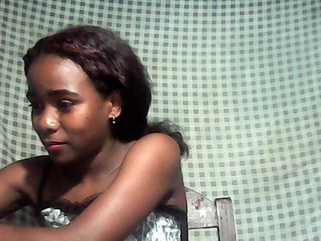 LandiQueen12 live cam on BongaCams