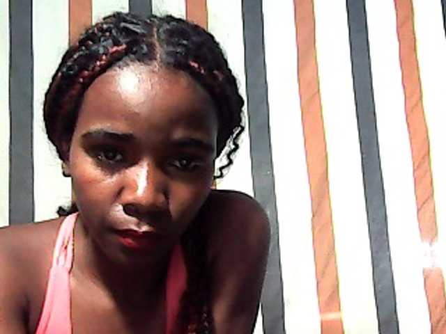 LandiQueen12 live cam on BongaCams