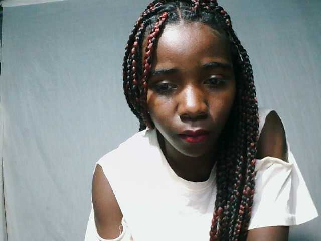 LandiQueen12 live cam on BongaCams