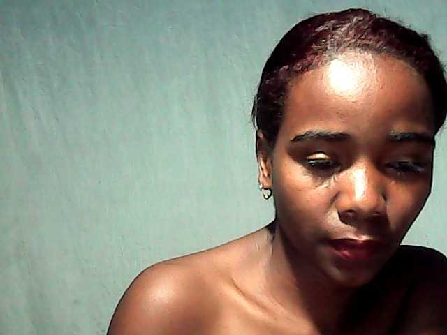LandiQueen12 live cam on BongaCams