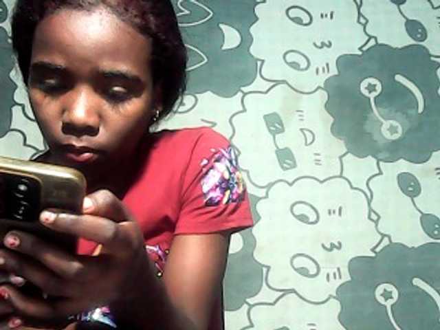 LandiQueen12 live cam on BongaCams