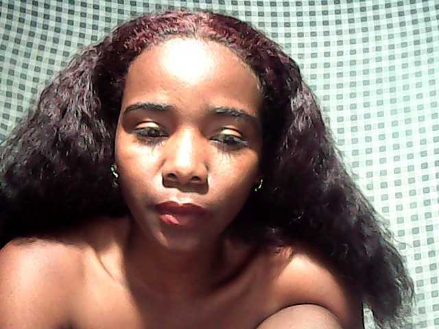 LandiQueen12 live cam on BongaCams