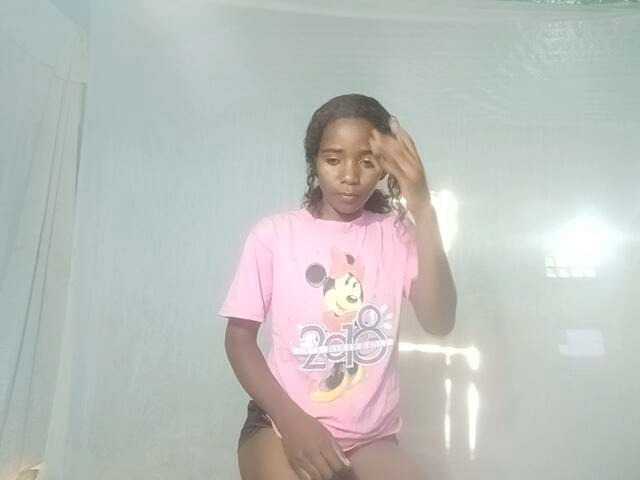 LandiQueen12 live cam on BongaCams