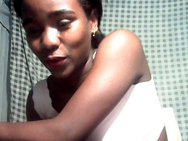 LandiQueen12 live cam on BongaCams