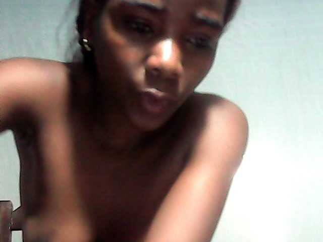 LandiQueen12 live cam on BongaCams