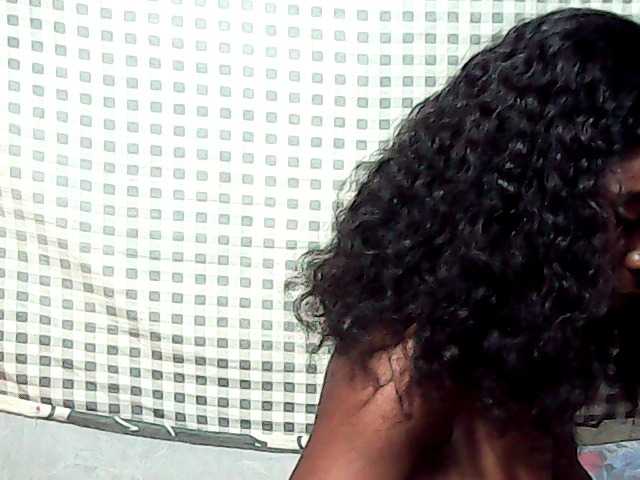 LandiQueen12 live cam on BongaCams