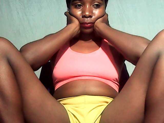 LandiQueen12 live cam on BongaCams