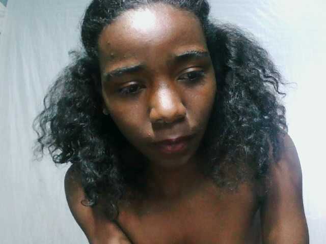 LandiQueen12 live cam on BongaCams