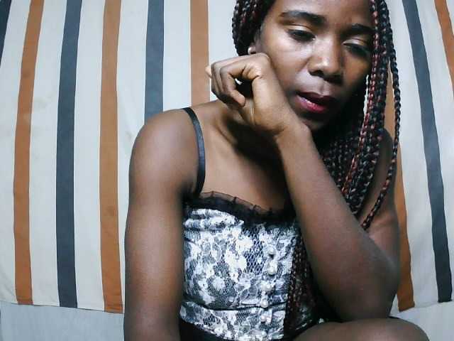 LandiQueen12 live cam on BongaCams