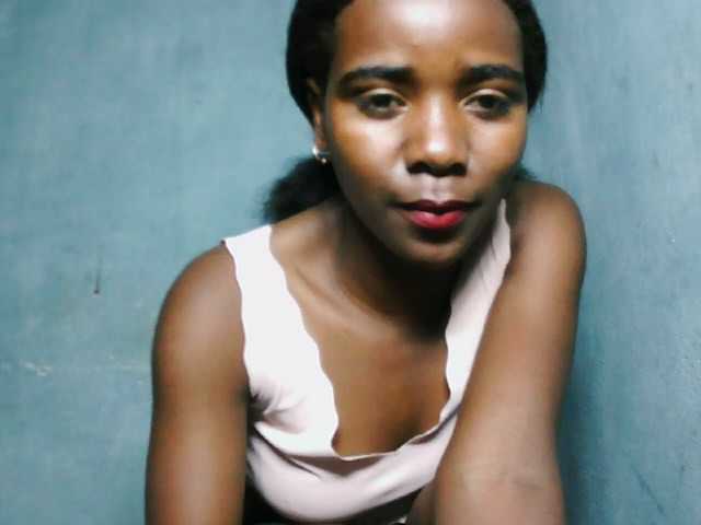 LandiQueen12 live cam on BongaCams