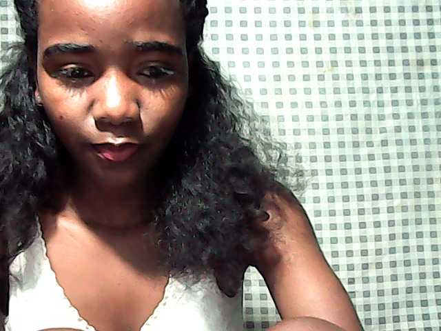 LandiQueen12 live cam on BongaCams