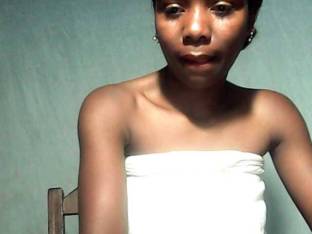 LandiQueen12 live cam on BongaCams