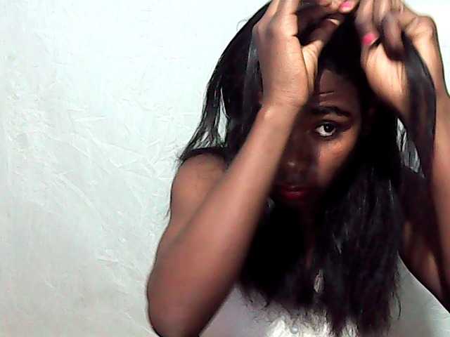 LandiQueen12 — live female cam