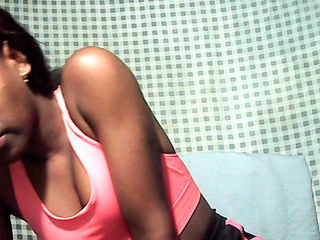 LandiQueen12 live cam on BongaCams