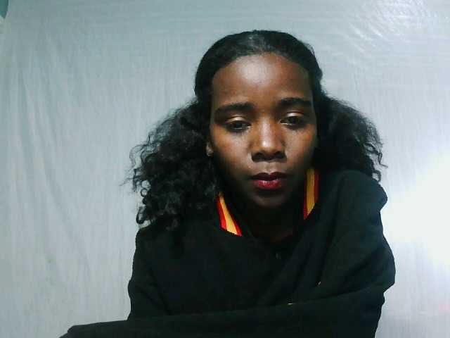 LandiQueen12 live cam on BongaCams