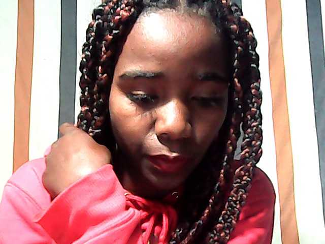 LandiQueen12 live cam on BongaCams