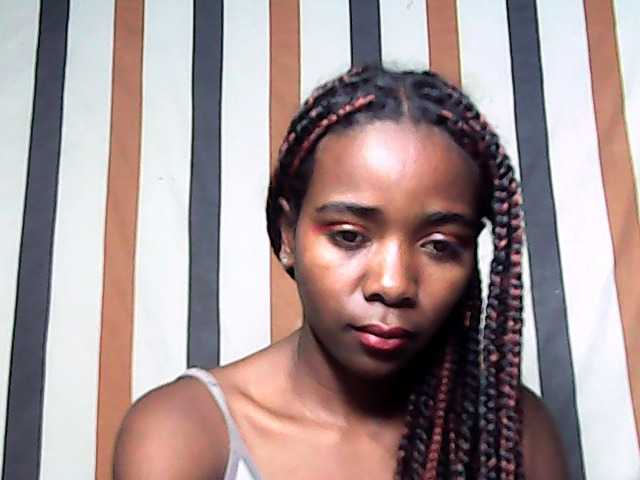 LandiQueen12 live cam on BongaCams