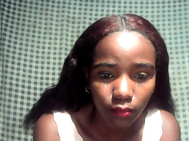 LandiQueen12 live cam preview