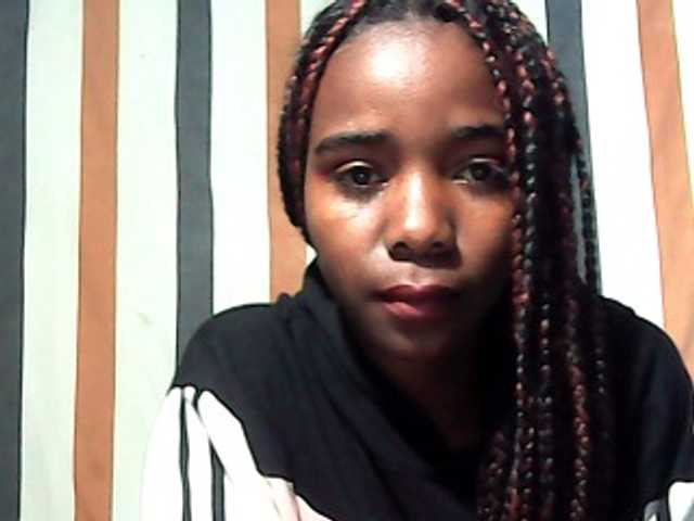 LandiQueen12 live cam on BongaCams