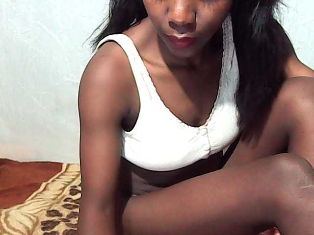 LandiQueen12 live cam on BongaCams