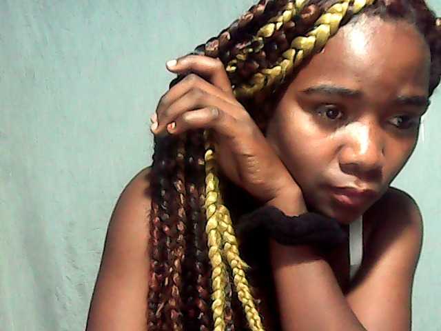 LandiQueen12 live cam on BongaCams