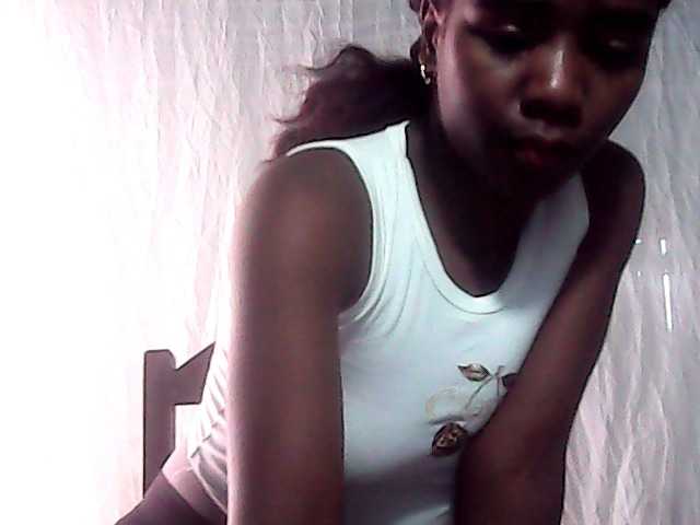 LandiQueen12 live cam on BongaCams