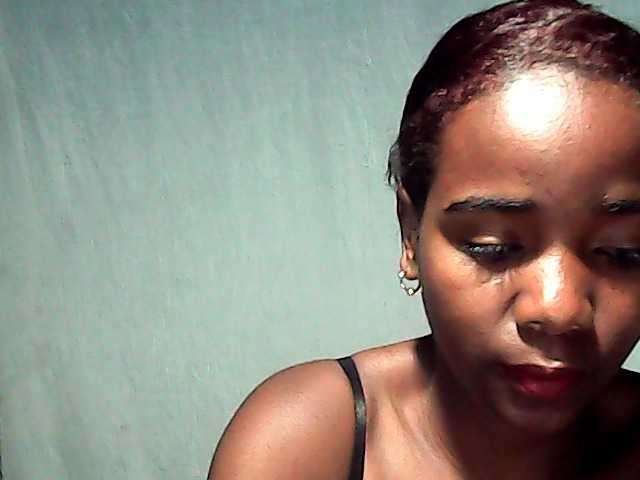 LandiQueen12, live now on BongaCams