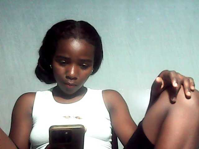 LandiQueen12 live cam on BongaCams