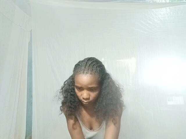 LandiQueen12 live cam on BongaCams