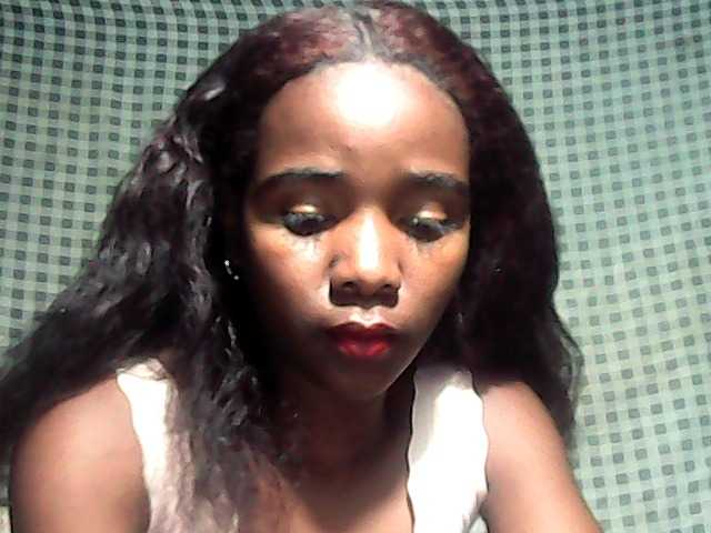 LandiQueen12 live cam on BongaCams