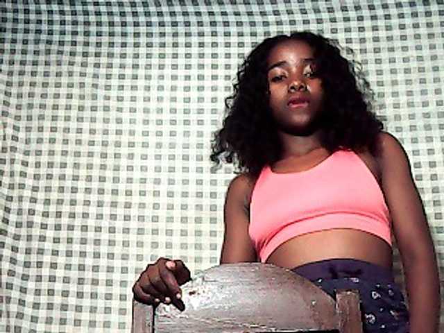 LandiQueen12 live cam on BongaCams