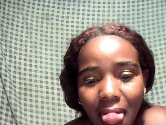 LandiQueen12 live cam on BongaCams