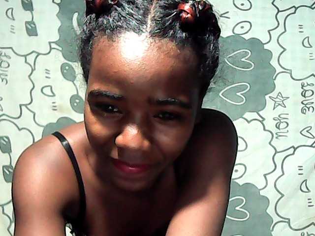 LandiQueen12 live cam on BongaCams
