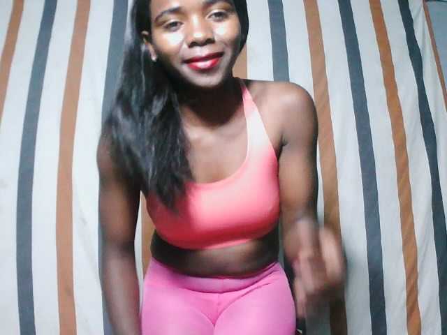 LandiQueen12 live cam on BongaCams