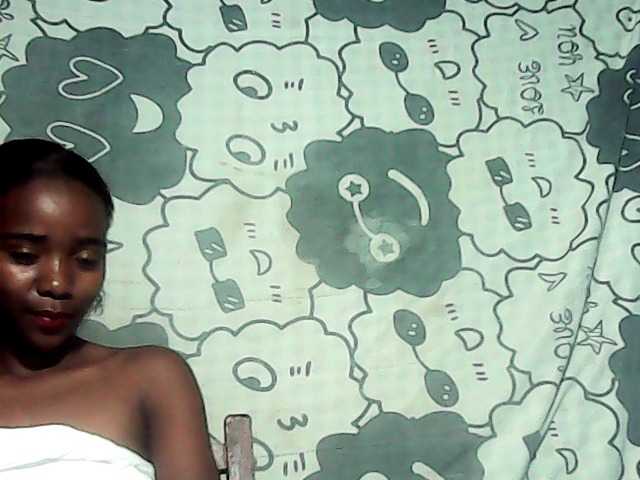 LandiQueen12 live cam on BongaCams