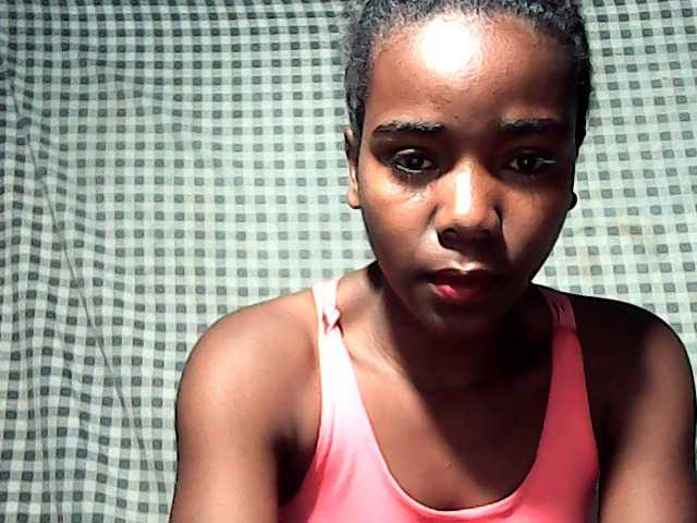 LandiQueen12 live cam on BongaCams
