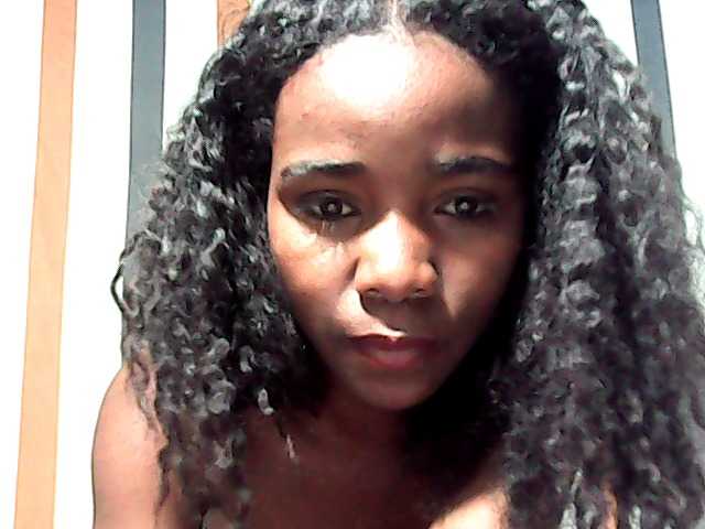 LandiQueen12 live cam preview