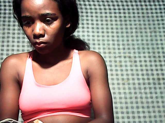 LandiQueen12 live cam on BongaCams