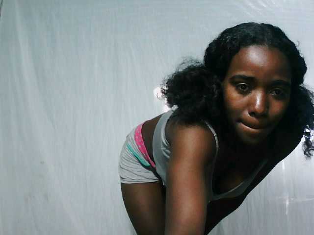 LandiQueen12 live cam on BongaCams