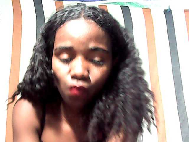 LandiQueen12 live cam on BongaCams