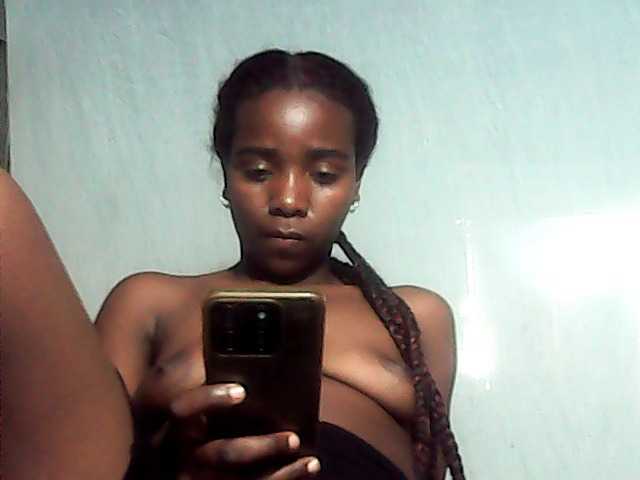 LandiQueen12 live cam on BongaCams