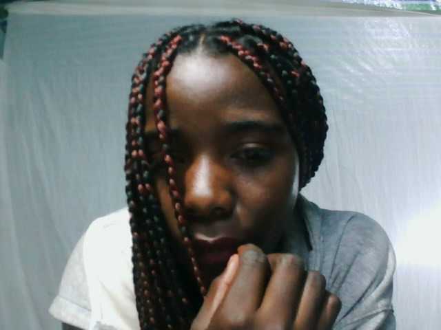 LandiQueen12 live cam on BongaCams